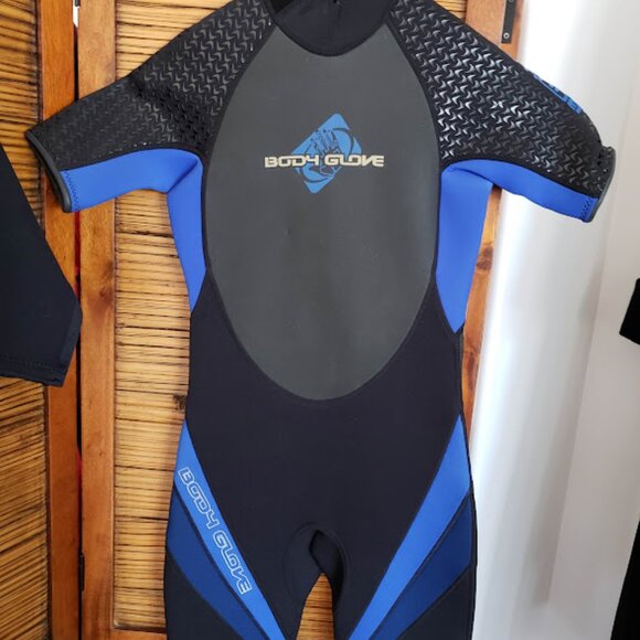 Body Glove Wetsuit Youth size 12 or Men's size small - Picture 1 of 3